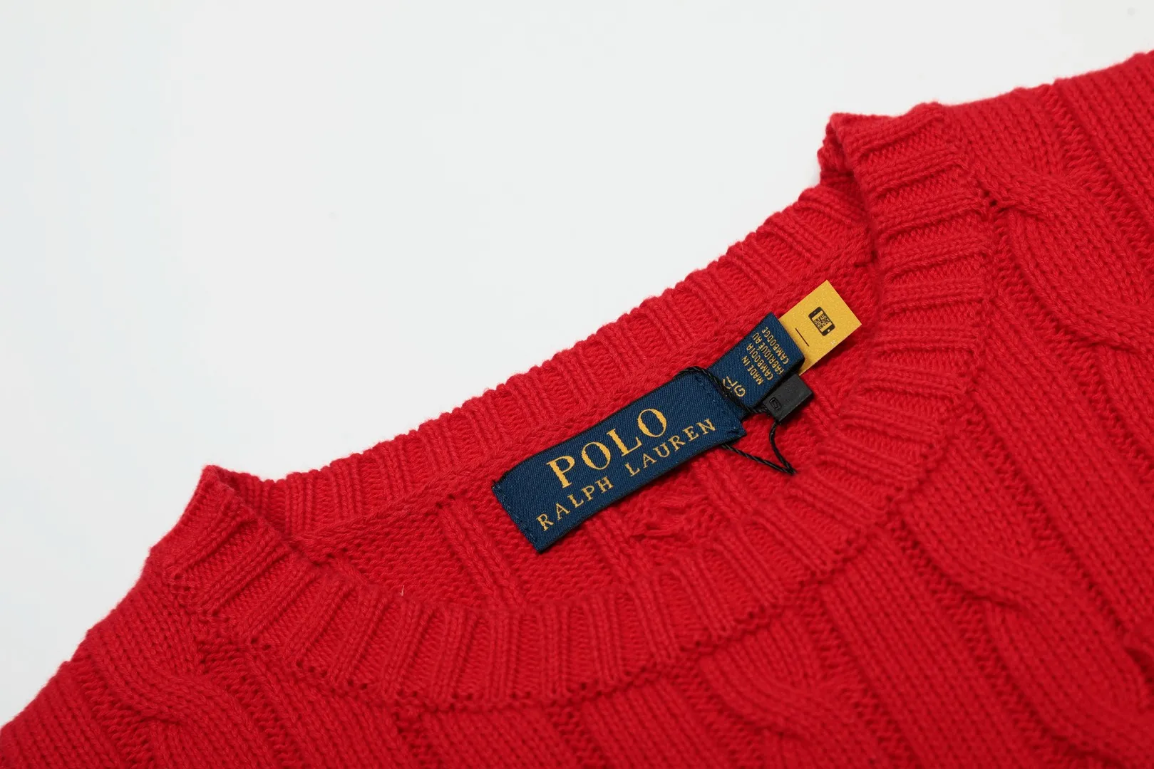 P154 💰 "Top quality" Style number: DS222# (not off the shelves all year round) [Ralph Lauren round neck pocket style solid color pony embroidered logo knitted short sleeves] ✅Ralph Lauren Ralph Lauren classic basic pocket all-match style goddess knitted short sleeves for all seasons ✅Main supplier platform live broadcast Wholesale entity Replenish when out of stock Not off the shelf ✅ZP quality 1:1 version Scan the code to enter the GF website Counter quality ✅Details and quality are the only one in Guangzhou. Imported quality cotton yarn, focusing on high-end, cost-effective, good quality needless to say. ✅The version is restored to the original order. The maximum size can be worn up to 160 pounds. Loose, comfortable and stress-free. ✅The upper body is simple and easy to match. A must-have for goddess ootd. Good-looking clothes are never picky. A must-have in the goddess’ wardrobe. Size: S-XL. Color: White, almond, purple, orange, gray, yellow, black, khaki, pink, navy, rose, green. Chinese red olive green light blue white label light blue blue label